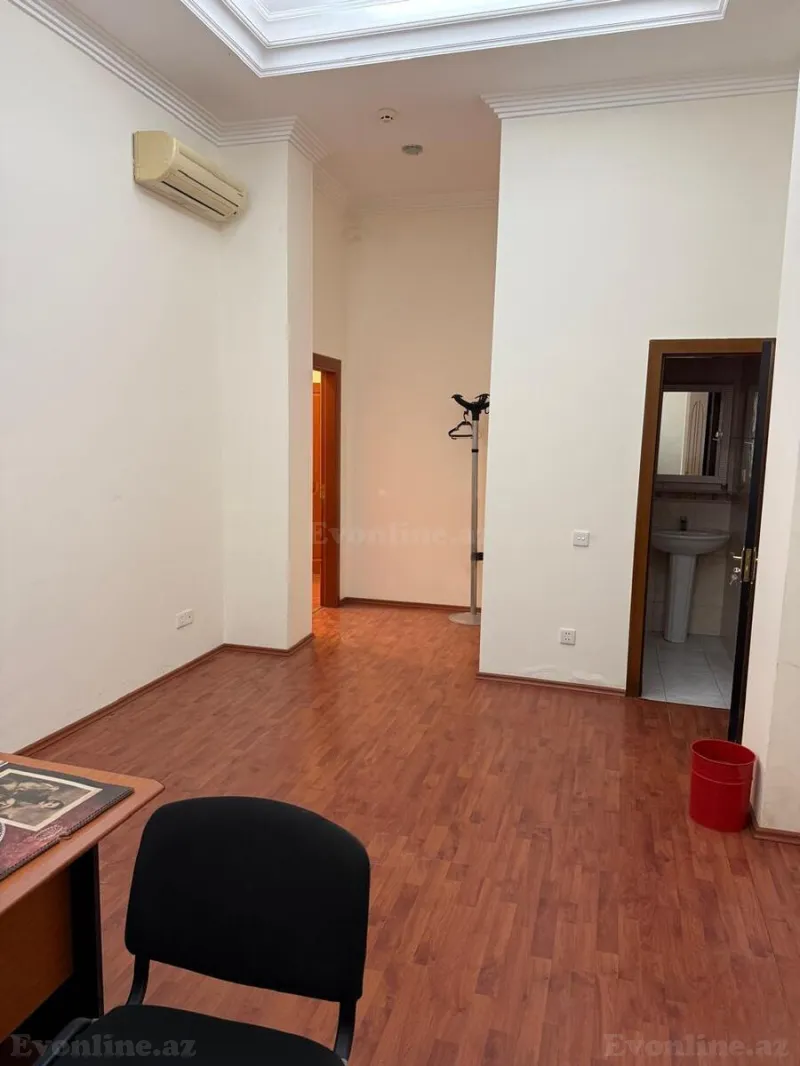 Kirayə verilir Ofis 235 m² İnşaatçılar m. - şəkil 16