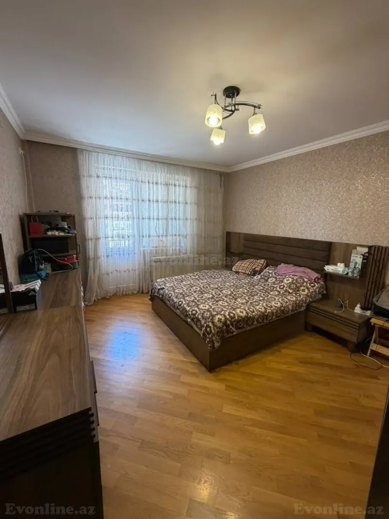 3 otaqlı Mənzil 100 m² İnşaatçılar m. Satılır