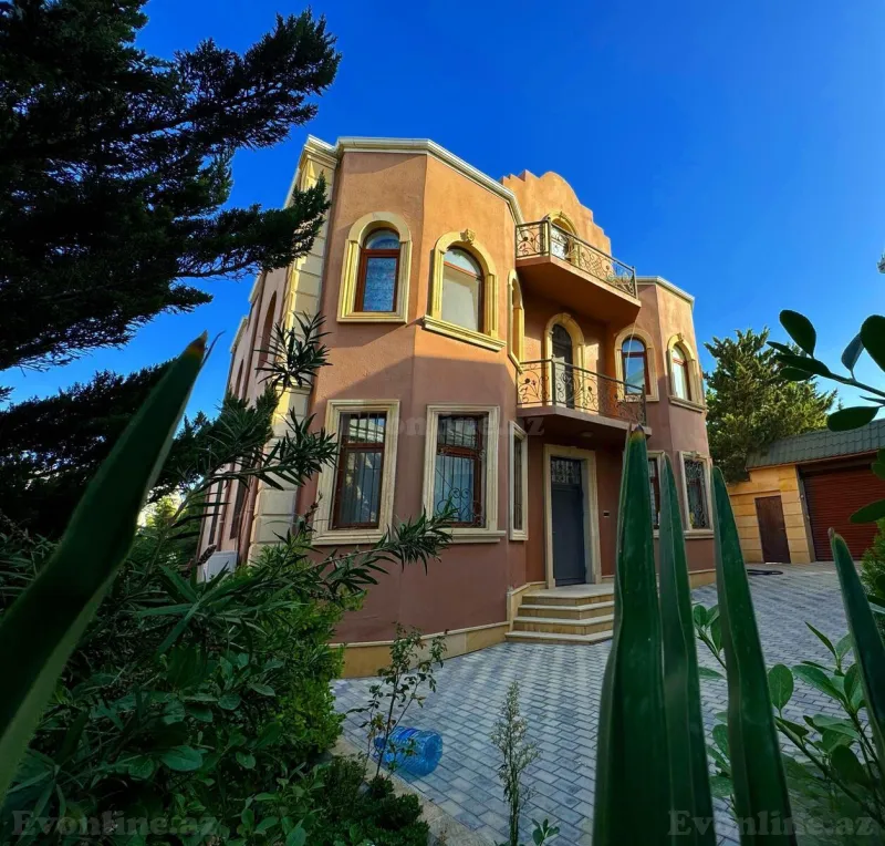 8 otaqlı Həyət evi 375 m² Nizami r. Satılır