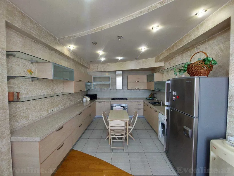 Kirayə verilir 4 otaqlı Mənzil Yeni tikili 190 m² Nizami m. - şəkil 14
