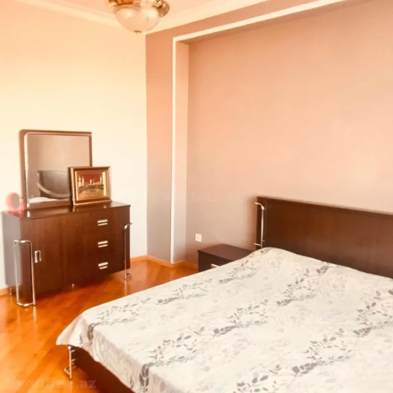3 otaqlı Mənzil 110 m² Xətai r. Kirayə verilir