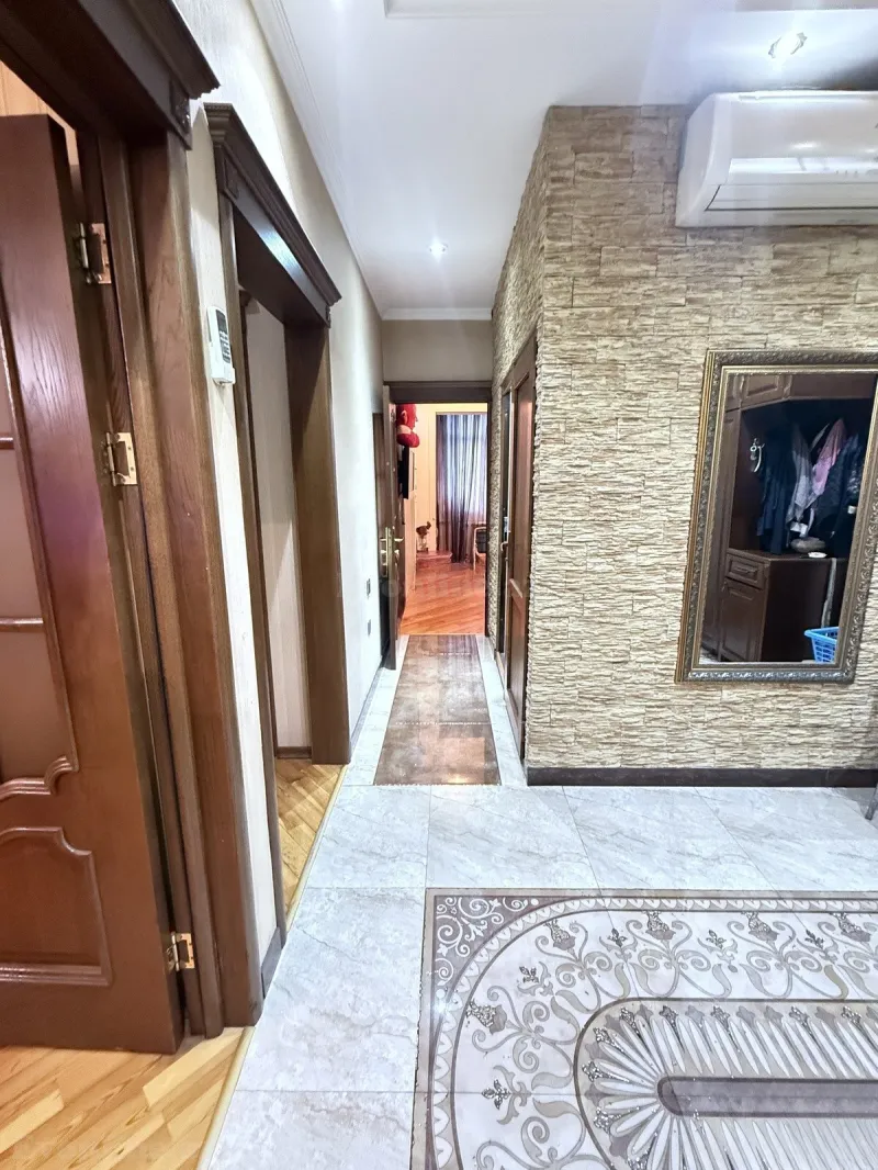 Satılır 5 otaqlı Mənzil Köhnə tikili 110 m² Azadlıq prospekti m. - şəkil 6