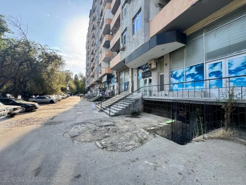 Obyekt 430 m² Xalqlar Dostluğu m. Satılır