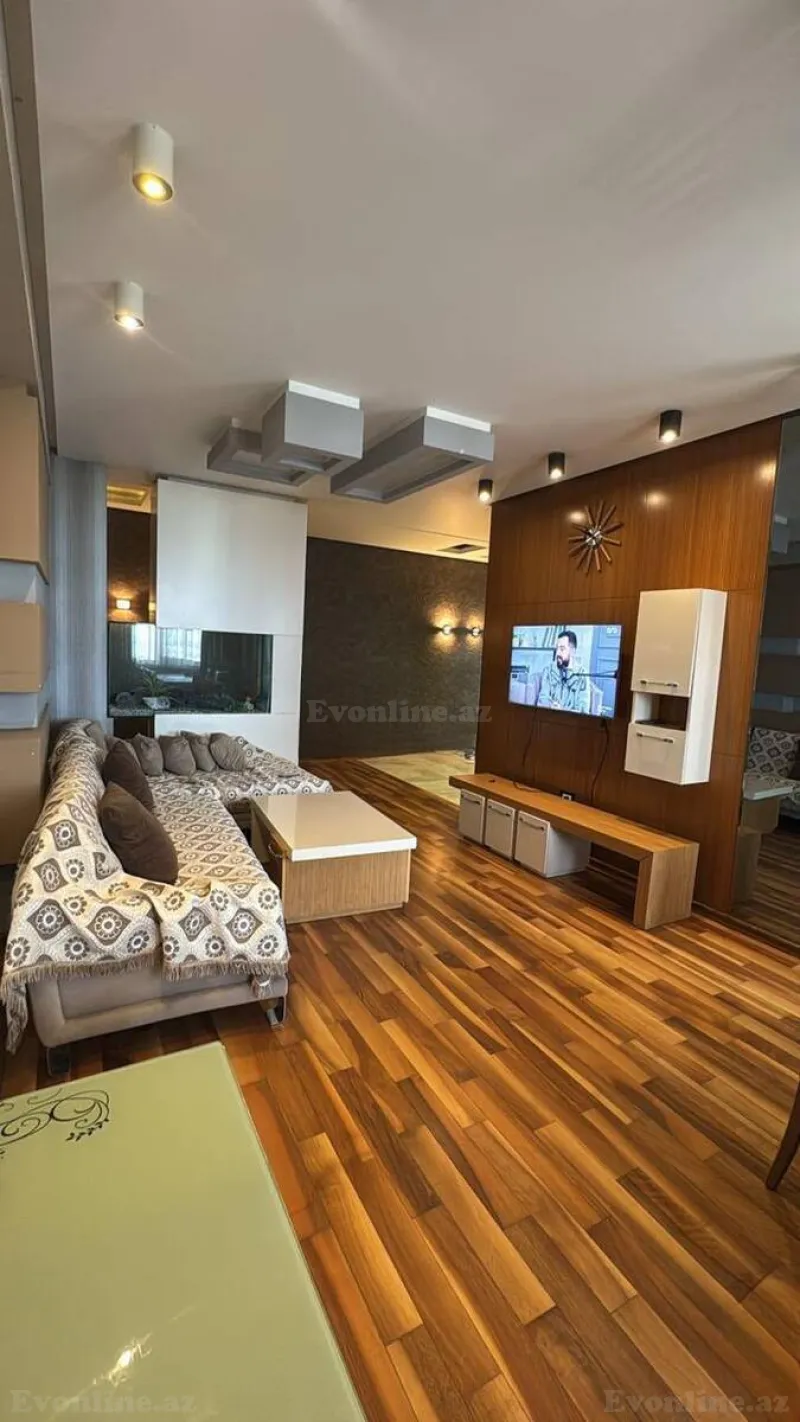 3 otaqlı Mənzil 140 m² Azadlıq prospekti m. Kirayə verilir