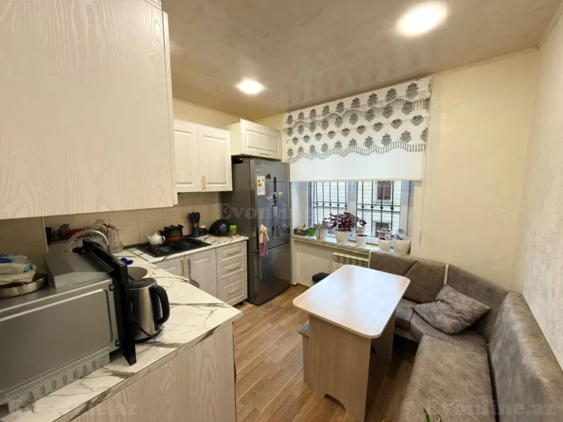 Satılır 2 otaqlı Mənzil Köhnə tikili 65 m² İnşaatçılar m. - şəkil 3
