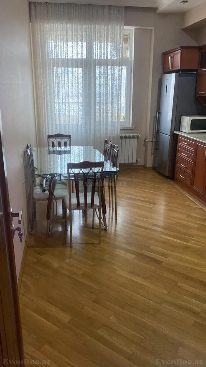 2 otaqlı Mənzil 100 m² İnşaatçılar m. Kirayə verilir
