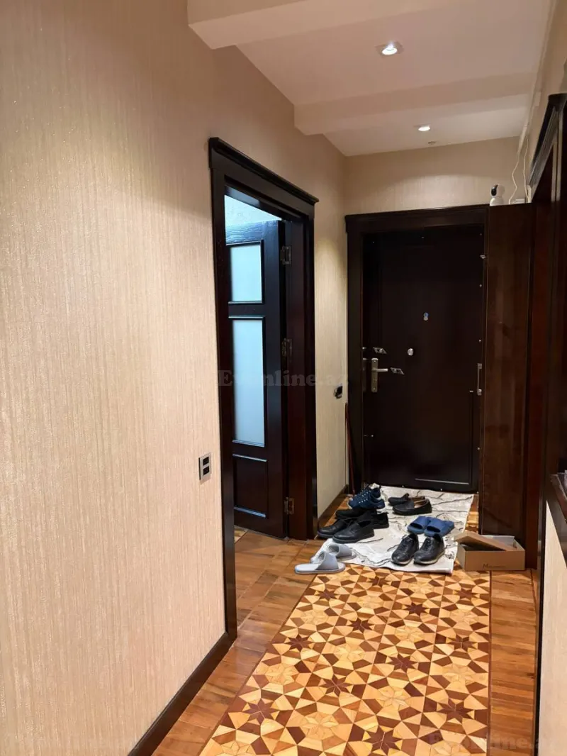 Satılır 4 otaqlı Mənzil Köhnə tikili 125 m² Qara Qarayev m. - şəkil 2