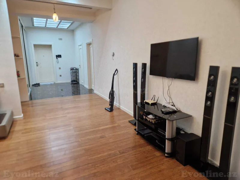 Kirayə verilir 4 otaqlı Mənzil Yeni tikili 180 m² Nəsimi r. - şəkil 2