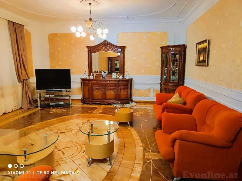 4 otaqlı Mənzil 200 m² 28 May m. Kirayə verilir