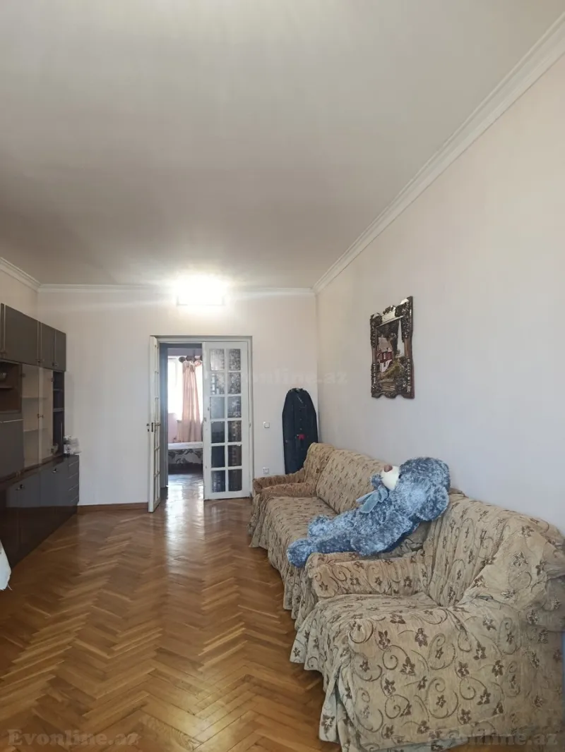 Kirayə verilir 3 otaqlı Mənzil Köhnə tikili 80 m² Elmlər Akademiyası m.