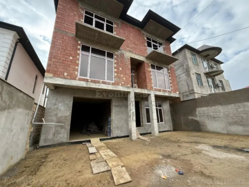 6 otaqlı Həyət evi 450 m² Badamdar Satılır