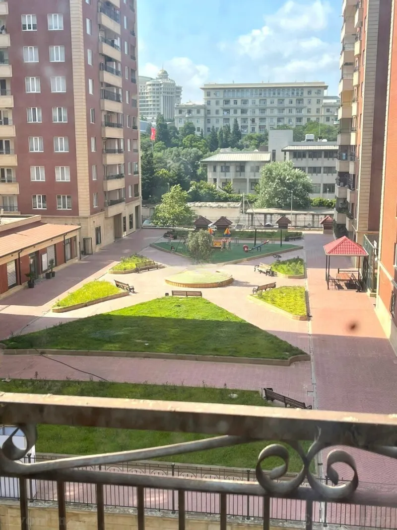 Satılır 4 otaqlı Mənzil Yeni tikili 190 m² 28 May m. - şəkil 2