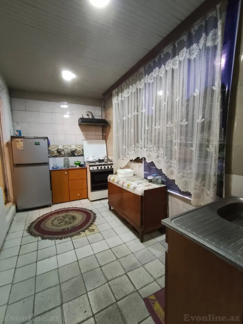 Bakı, Binəqədi r., Azadlıq prospekti m., M.Ə.Rəsulzadəda 1 otaqlı həyət evi kirayə verilir