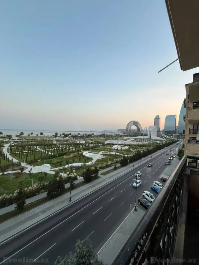 Satılır 4 otaqlı Mənzil Köhnə tikili 100 m² Xətai r.