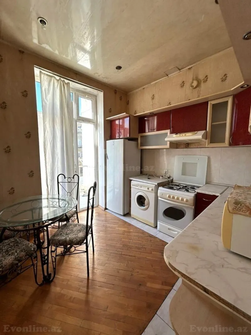 Satılır 3 otaqlı Mənzil Köhnə tikili 72 m² Sahil m. - şəkil 8