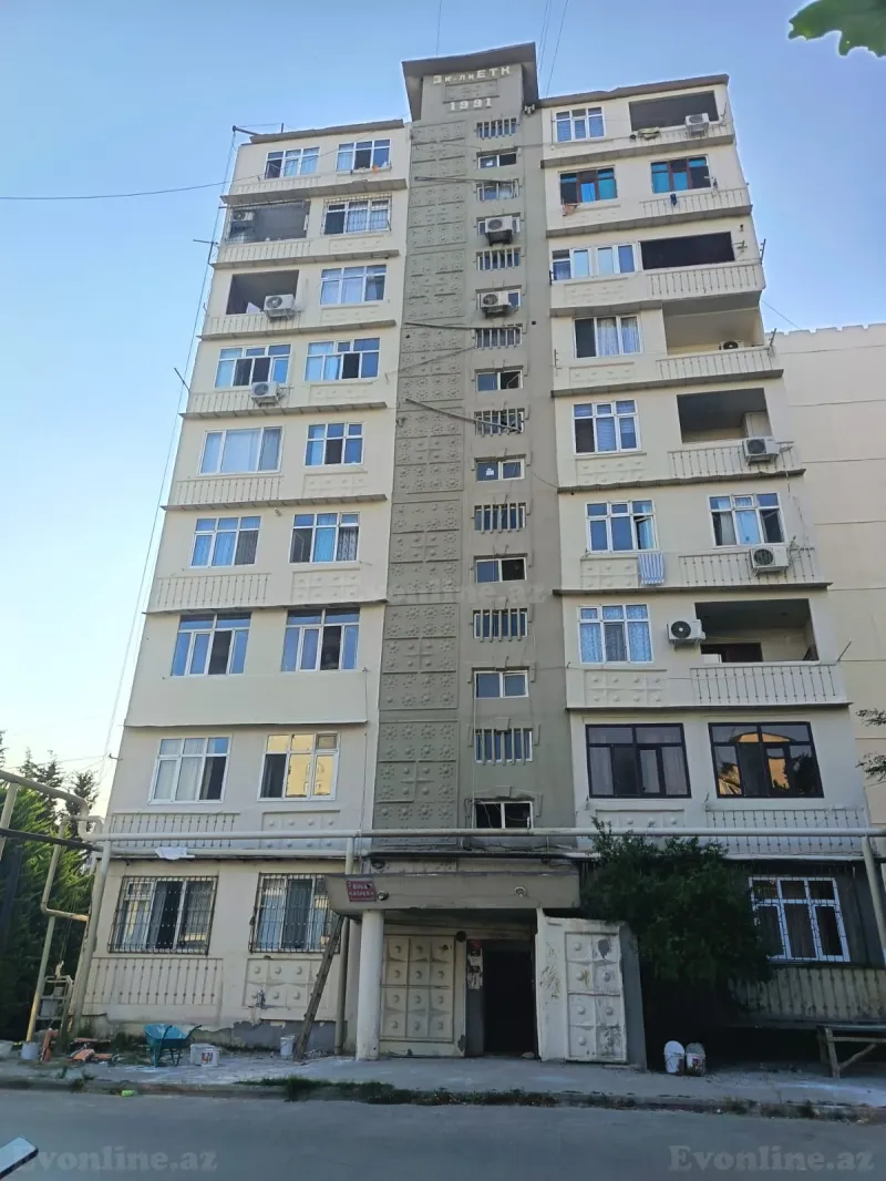 4 otaqlı Mənzil 87 m² 7-ci mikrorayon Satılır