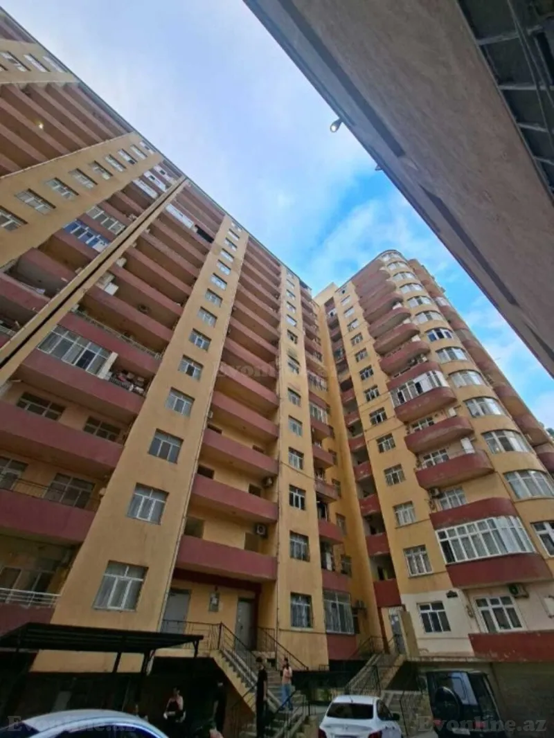 2 otaqlı Mənzil 70 m² İnşaatçılar m. Satılır