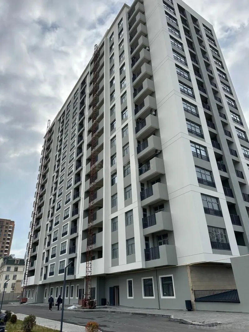 Satılır 4 otaqlı Mənzil Yeni tikili 181 m² 28 May m. - şəkil 2