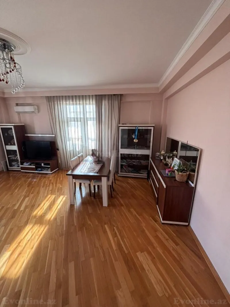 3 otaqlı Mənzil 130 m² İnşaatçılar m. Kirayə verilir