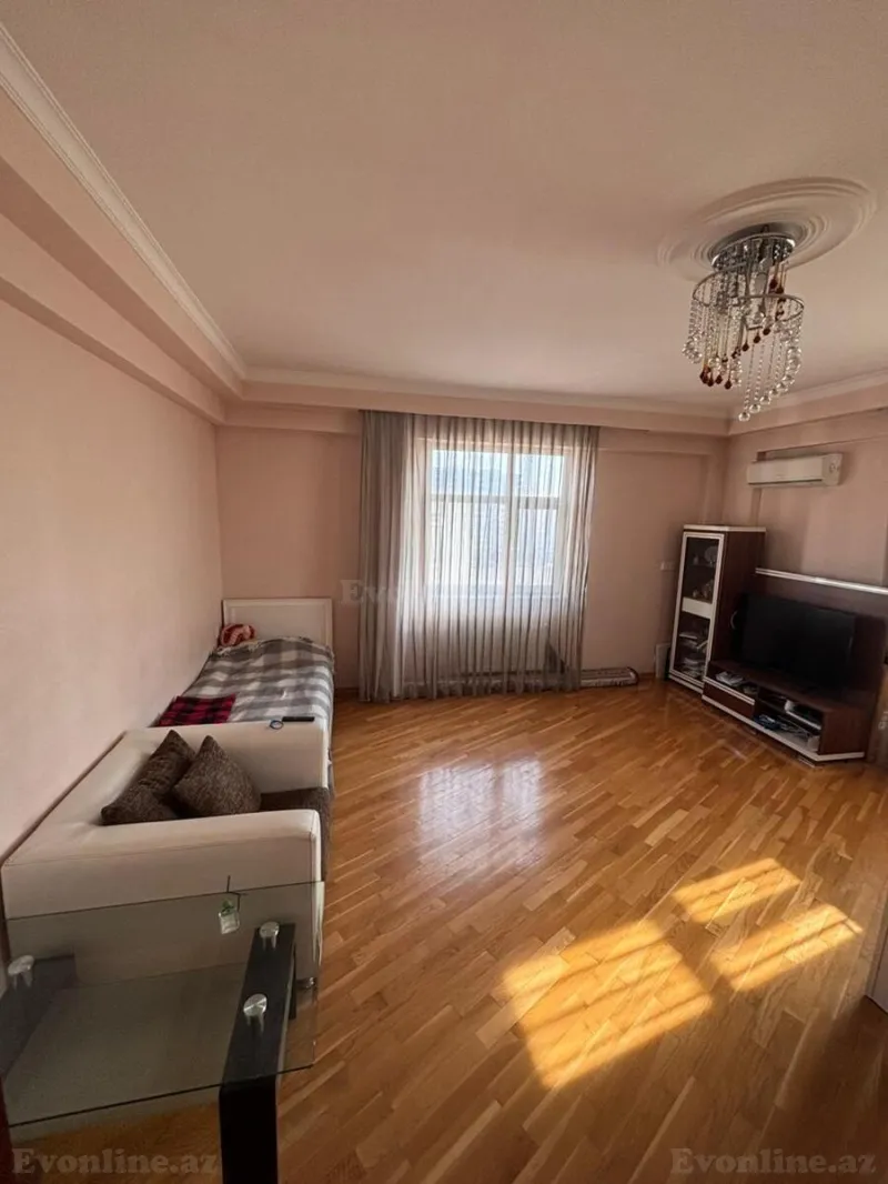 Kirayə verilir 3 otaqlı Mənzil Yeni tikili 130 m² İnşaatçılar m. - şəkil 2