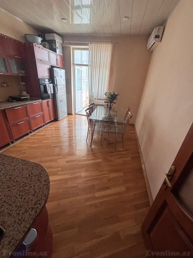 Kirayə verilir 3 otaqlı Mənzil Yeni tikili 130 m² İnşaatçılar m. - şəkil 3