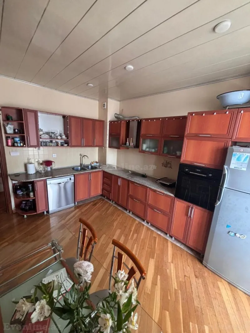Kirayə verilir 3 otaqlı Mənzil Yeni tikili 130 m² İnşaatçılar m. - şəkil 4