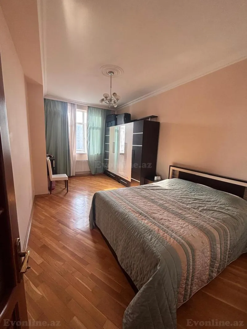 Kirayə verilir 3 otaqlı Mənzil Yeni tikili 130 m² İnşaatçılar m. - şəkil 6