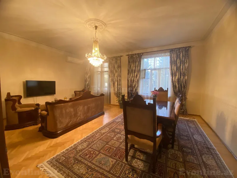 Satılır 4 otaqlı Mənzil Köhnə tikili 100 m² Nəsimi r.