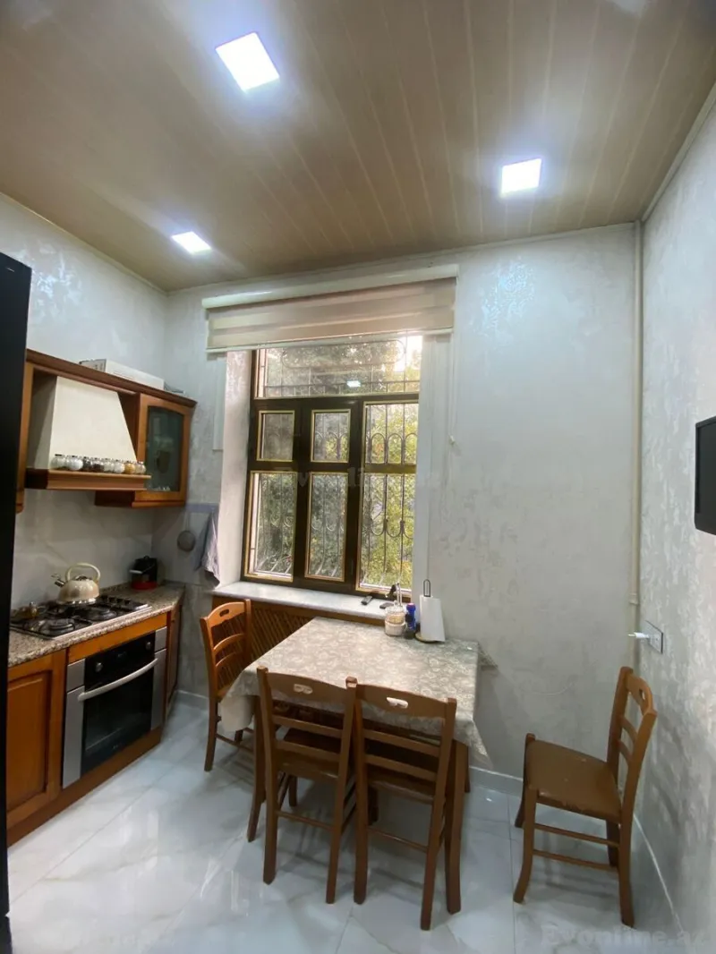 Satılır 4 otaqlı Mənzil Köhnə tikili 100 m² Nəsimi r. - şəkil 9