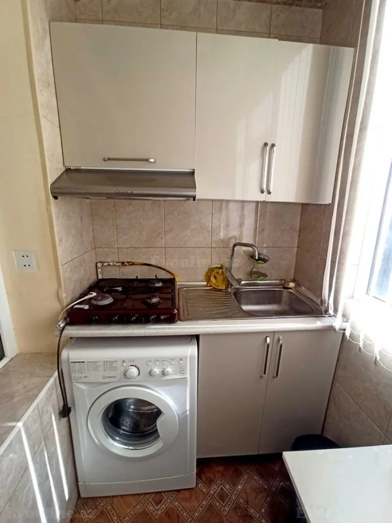 Kirayə verilir 2 otaqlı Mənzil Köhnə tikili 55 m² İnşaatçılar m. - şəkil 2
