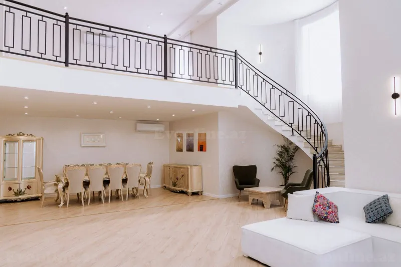 10 otaqlı Həyət evi 655 m² Binəqədi r. Satılır