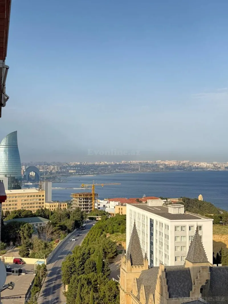 3 otaqlı Mənzil 110 m² Səbail r. Kirayə verilir
