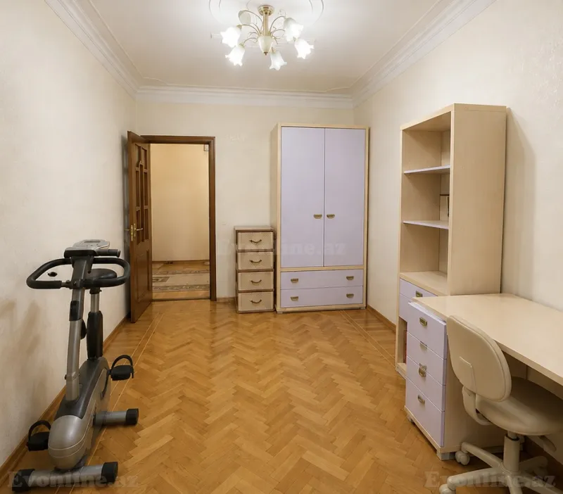 Satılır 3 otaqlı Mənzil Köhnə tikili 135 m² Q.Qarayev pr. - şəkil 12