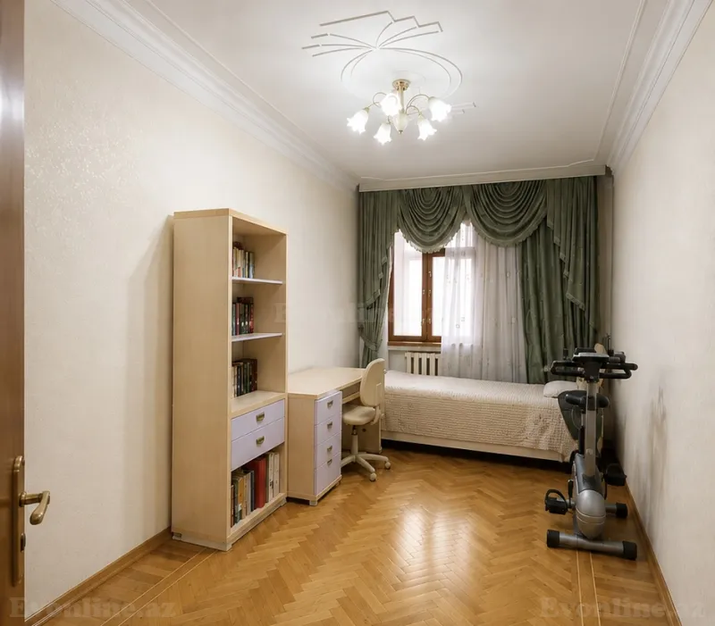 Satılır 3 otaqlı Mənzil Köhnə tikili 135 m² Q.Qarayev pr. - şəkil 13