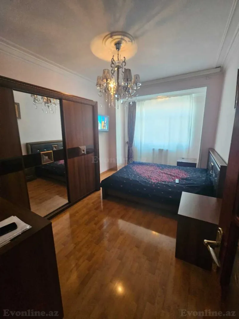 Satılır 4 otaqlı Mənzil Köhnə tikili 120 m² Azadlıq prospekti m. - şəkil 2
