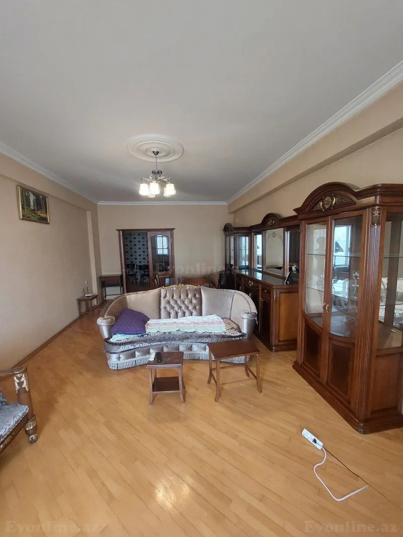 3 otaqlı Mənzil 110 m² Nəriman Nərimanov m. Kirayə verilir