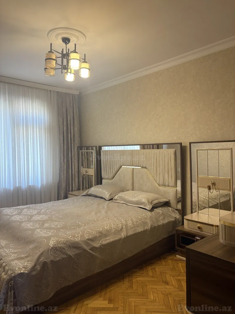 3 otaqlı Mənzil 75 m² Neftçilər m. Satılır