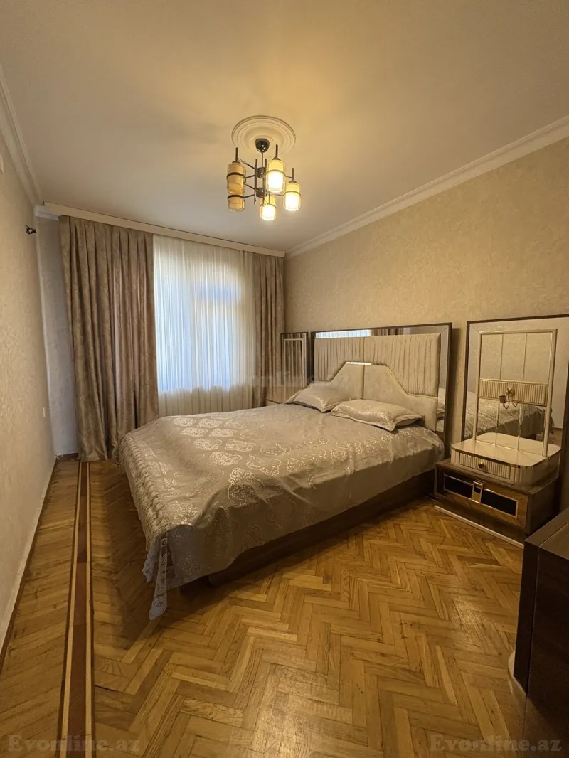 Satılır 3 otaqlı Mənzil Köhnə tikili 75 m² Neftçilər m. - şəkil 2