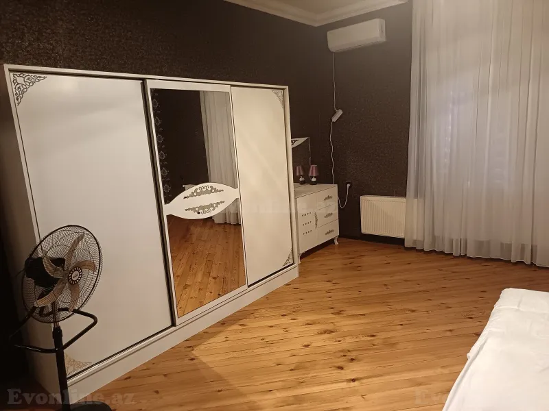 5 otaqlı Həyət evi 250 m² Şüvəlan Kirayə verilir