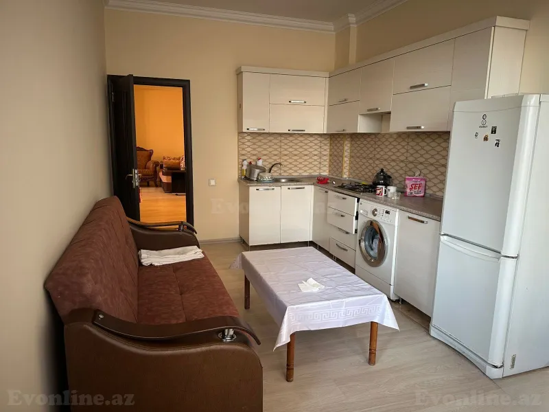 3 otaqlı Mənzil 120 m² İnşaatçılar m. Kirayə verilir