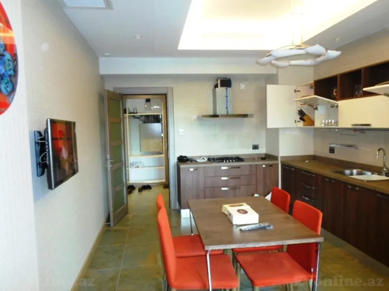 Kirayə verilir 5 otaqlı Mənzil Yeni tikili 250 m² Nəsimi r. - şəkil 3