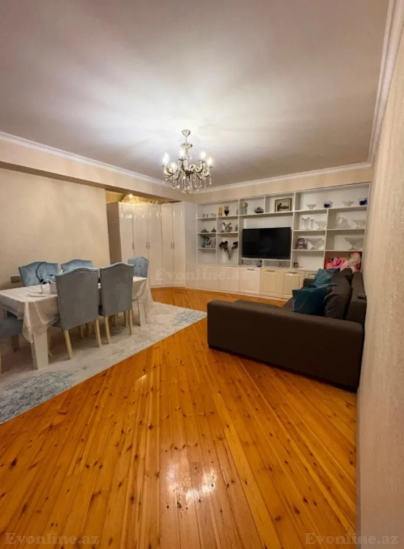 2 otaqlı Mənzil 88 m² İnşaatçılar m. Satılır
