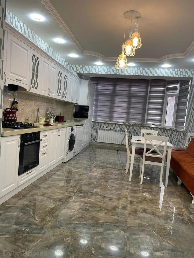 Kirayə verilir 3 otaqlı Mənzil Yeni tikili 135 m² İnşaatçılar m. - şəkil 2