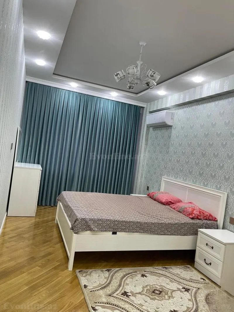 Kirayə verilir 3 otaqlı Mənzil Yeni tikili 135 m² İnşaatçılar m. - şəkil 5