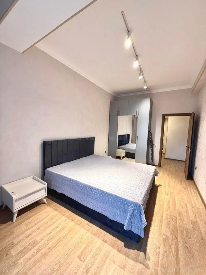 3 otaqlı Mənzil 100 m² 28 May m. Kirayə verilir