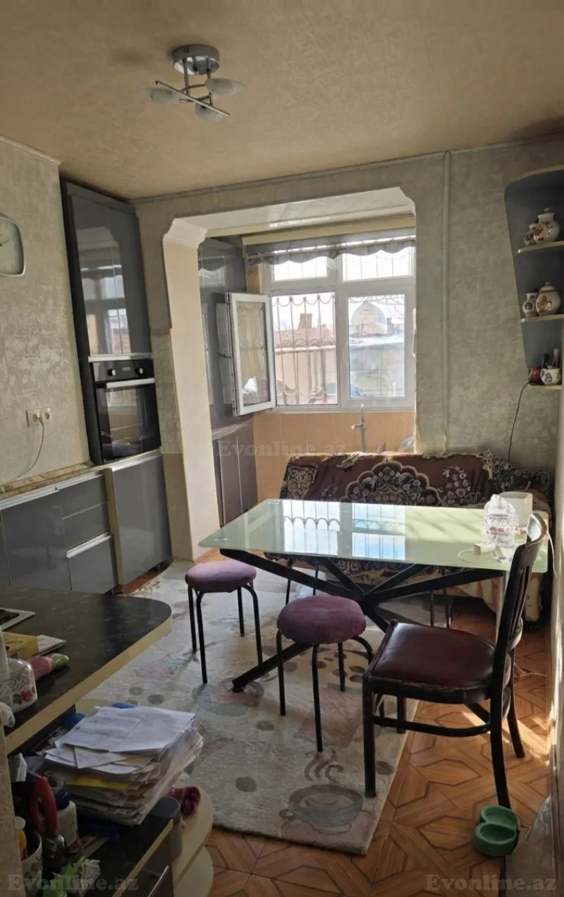 Satılır 4 otaqlı Mənzil Köhnə tikili 100 m² Həzi Aslanov m.