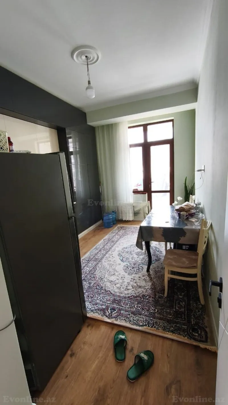 4 otaqlı Mənzil 127 m² 8 Noyabr m. Satılır