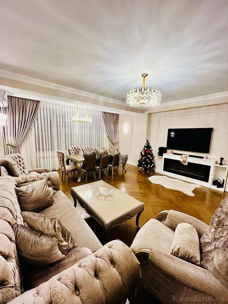 4 otaqlı Mənzil 140 m² Qara Qarayev m. Satılır