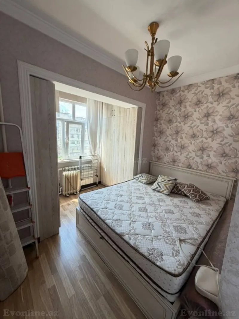 Satılır 2 otaqlı Mənzil Köhnə tikili 45 m² İnşaatçılar m. - şəkil 2