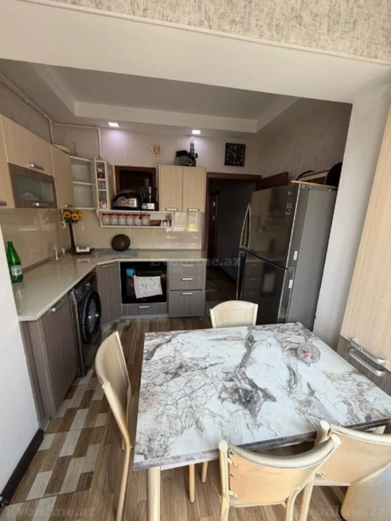 Satılır 2 otaqlı Mənzil Köhnə tikili 45 m² İnşaatçılar m. - şəkil 3